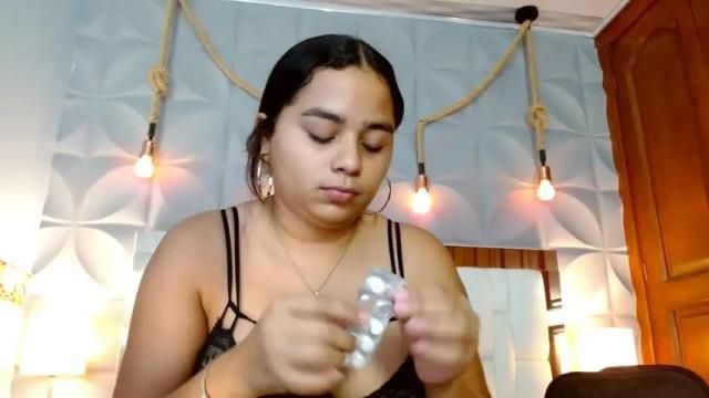 Image 10 of emilia_rouss Stream on Chaturbate on 17 months ago