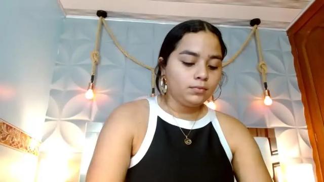 Image 2 of emilia_rouss Stream on Chaturbate on 17 months ago