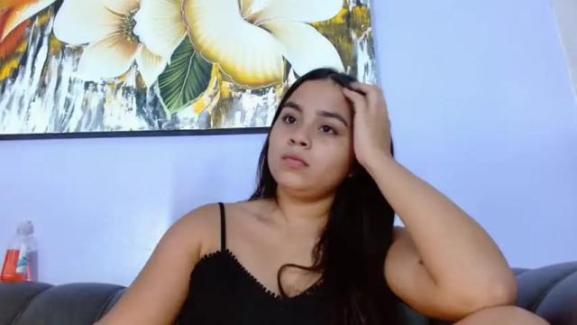 Image 4 of emilia_rouss Stream on Chaturbate on 15 months ago