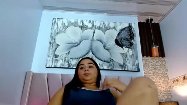 Image 7 of emilia_rouss Stream on Chaturbate on 15 months ago