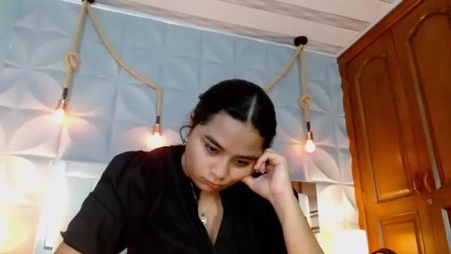 Image 4 of emilia_rouss Stream on Chaturbate on 15 months ago
