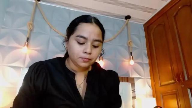 Image 6 of emilia_rouss Stream on Chaturbate on 15 months ago