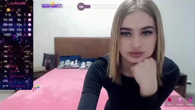 Image 2 of emilia_sky Stream on Chaturbate on 15 months ago