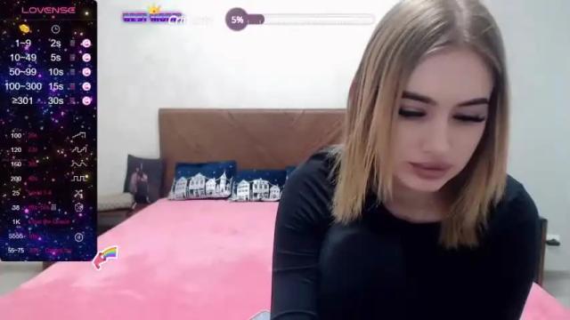 Image 3 of emilia_sky Stream on Chaturbate on 15 months ago