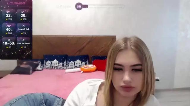 Image 4 of emilia_sky Stream on Chaturbate on 15 months ago