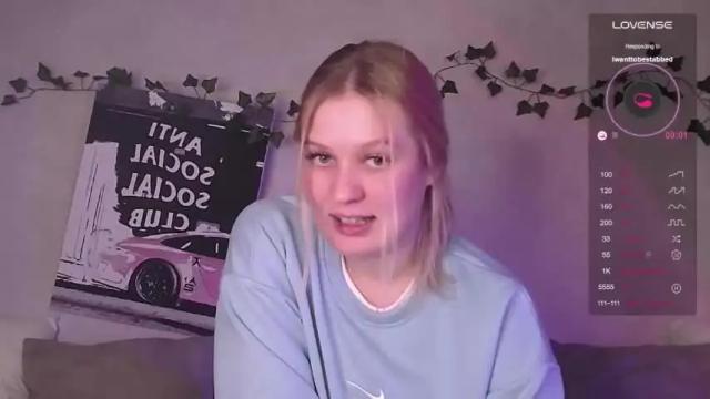 Image 8 of emiliaduchess Stream on Chaturbate on 13 months ago