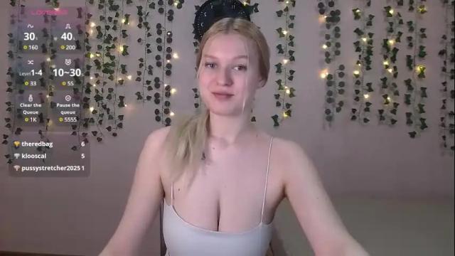 Image 4 of emiliaduchess Stream on Chaturbate on 21 days ago