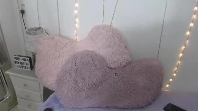 Image 4 of emiliana_doll Stream on Chaturbate on 22 months ago