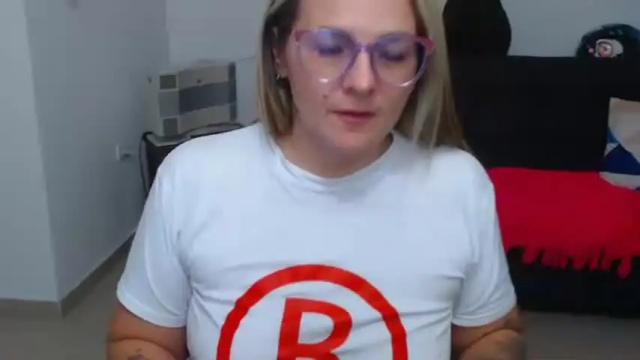 Image 10 of emilianazainsxxx Stream on Chaturbate on 14 months ago