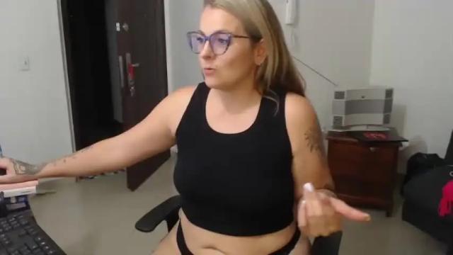 Image 12 of emilianazainsxxx Stream on Chaturbate on 14 months ago