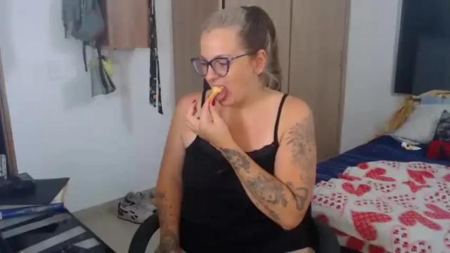 Image 8 of emilianazainsxxx Stream on Chaturbate on 18 months ago