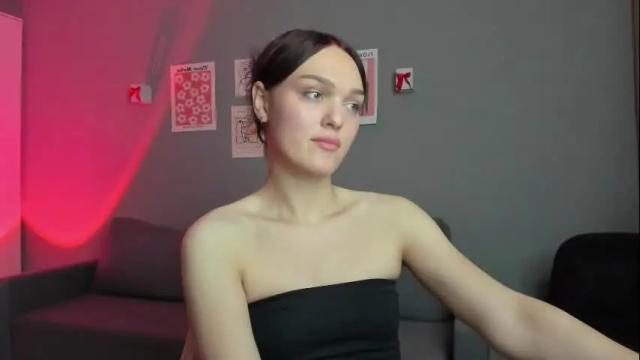 Image 3 of emiliarouds Stream on Chaturbate on 1 month ago