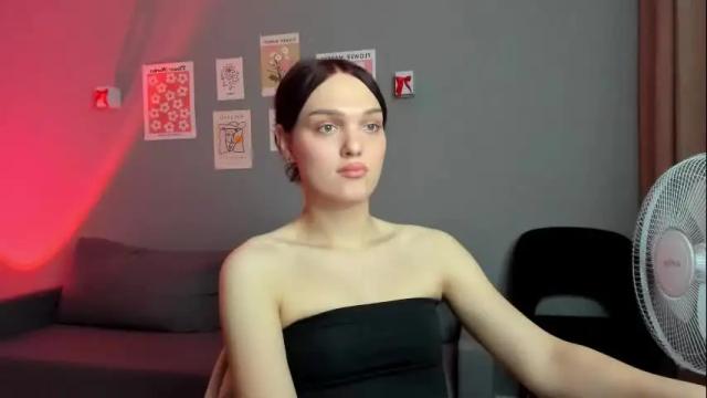 Image 2 of emiliarouds Stream on Chaturbate on 1 month ago