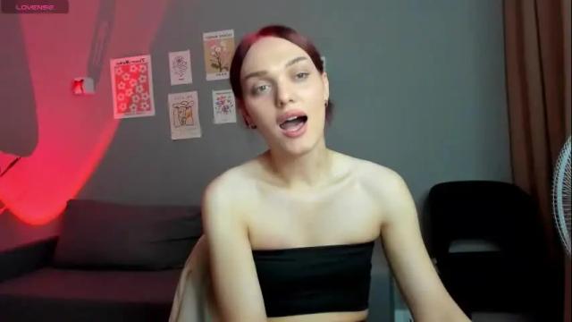 Image 3 of emiliarouds Stream on Chaturbate on 29 days ago