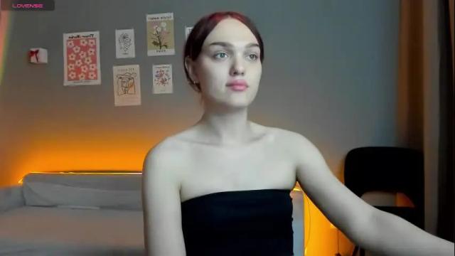 Image 2 of emiliarouds Stream on Chaturbate on 8 days ago