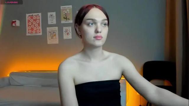 Image 3 of emiliarouds Stream on Chaturbate on 8 days ago