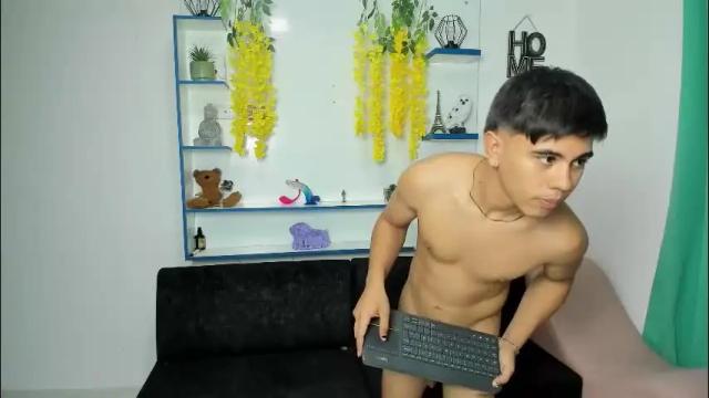 Image 10 of emilicollinss Stream on Chaturbate on 3 months ago