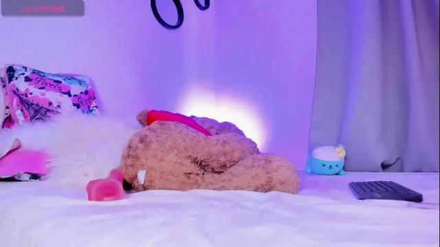 Image 2 of emilie_james Stream on Chaturbate on 3 months ago