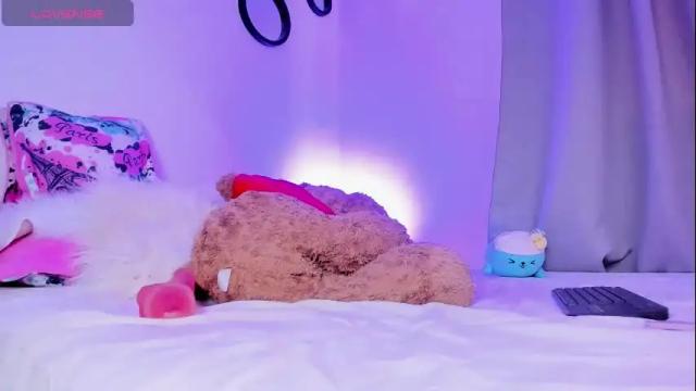 Image 3 of emilie_james Stream on Chaturbate on 3 months ago