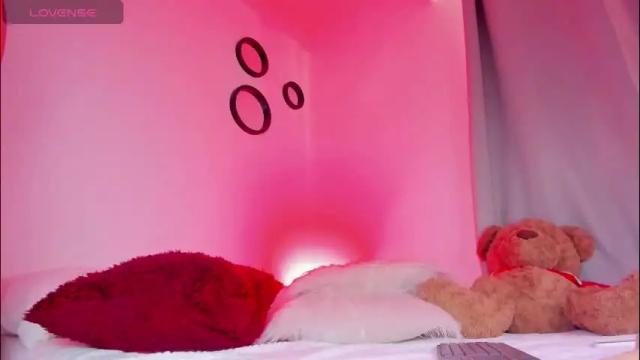 Image 6 of emilie_james Stream on Chaturbate on 2 months ago