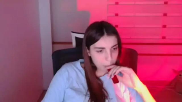 Image 3 of emilie_shy Stream on Chaturbate on 17 months ago