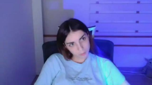 Image 4 of emilie_shy Stream on Chaturbate on 17 months ago