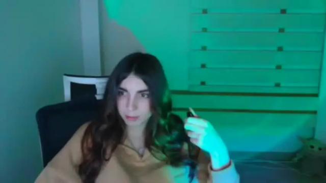 Image 12 of emilie_shy Stream on Chaturbate on 17 months ago