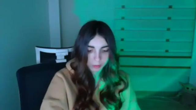 Image 4 of emilie_shy Stream on Chaturbate on 17 months ago