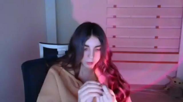 Image 6 of emilie_shy Stream on Chaturbate on 17 months ago