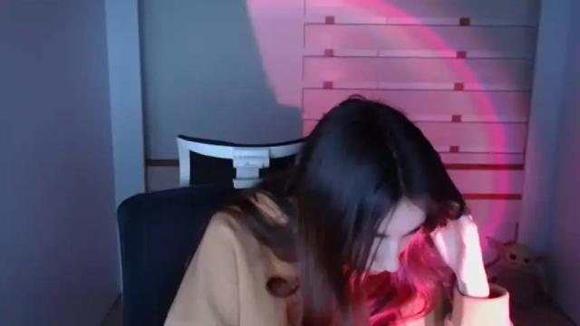 Image 8 of emilie_shy Stream on Chaturbate on 17 months ago