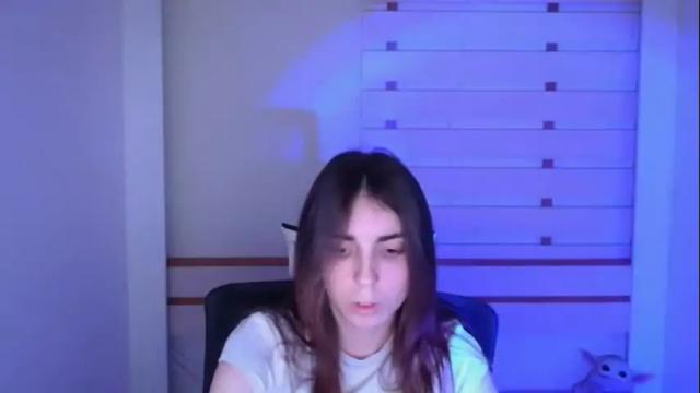Image 11 of emilie_shy Stream on Chaturbate on 17 months ago