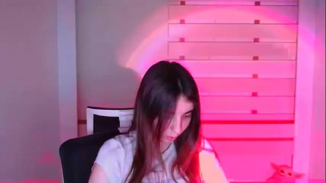 Image 3 of emilie_shy Stream on Chaturbate on 17 months ago