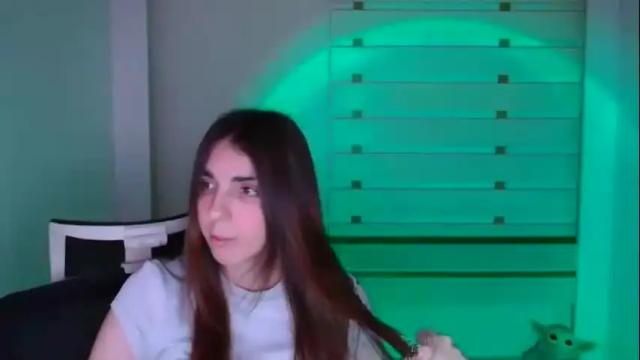 Image 6 of emilie_shy Stream on Chaturbate on 17 months ago
