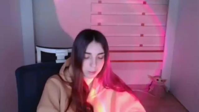 Image 4 of emilie_shy Stream on Chaturbate on 17 months ago