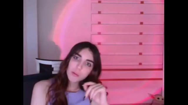 Image 8 of emilie_shy Stream on Chaturbate on 17 months ago