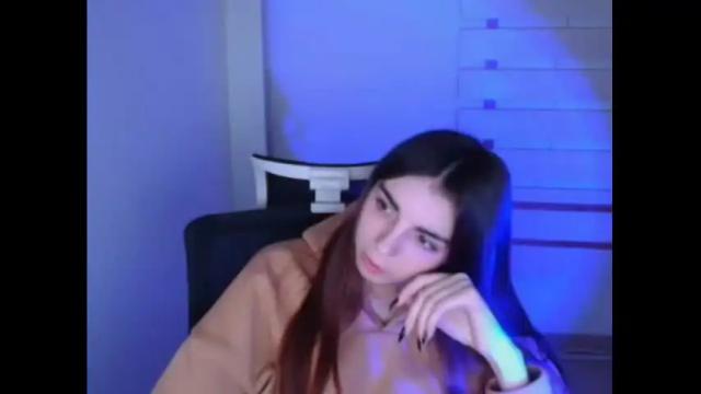 Image 3 of emilie_shy Stream on Chaturbate on 17 months ago