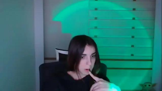 Image 3 of emilie_shy Stream on Chaturbate on 16 months ago