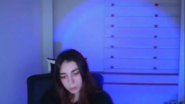 Image 8 of emilie_shy Stream on Chaturbate on 16 months ago