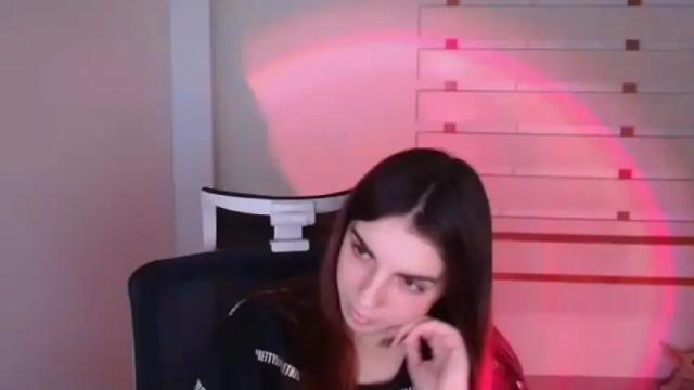 Image 10 of emilie_shy Stream on Chaturbate on 16 months ago
