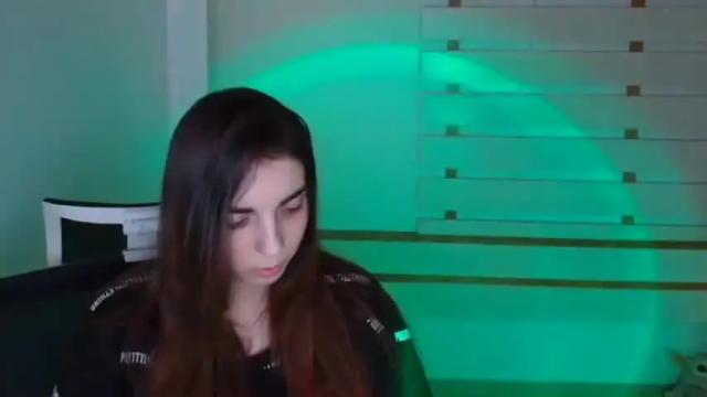 Image 12 of emilie_shy Stream on Chaturbate on 16 months ago