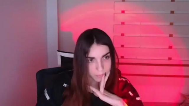 Image 2 of emilie_shy Stream on Chaturbate on 16 months ago
