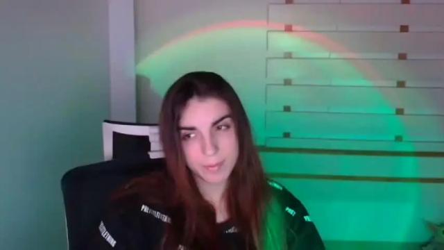 Image 4 of emilie_shy Stream on Chaturbate on 16 months ago