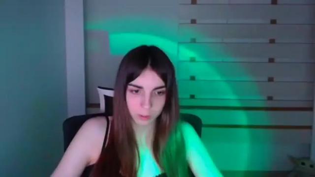 Image 2 of emilie_shy Stream on Chaturbate on 16 months ago