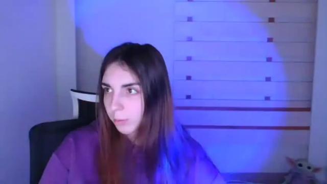 Image 10 of emilie_shy Stream on Chaturbate on 16 months ago