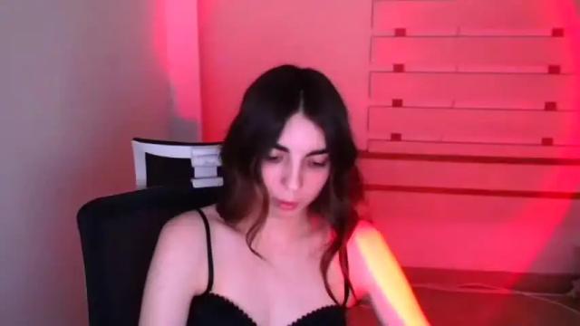 Image 6 of emilie_shy Stream on Chaturbate on 16 months ago