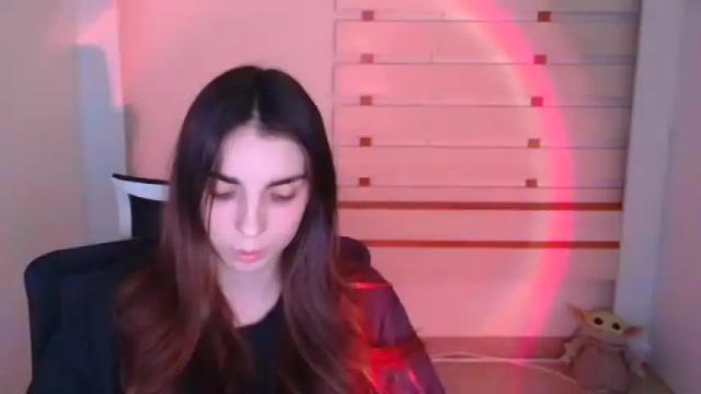 Image 12 of emilie_shy Stream on Chaturbate on 16 months ago