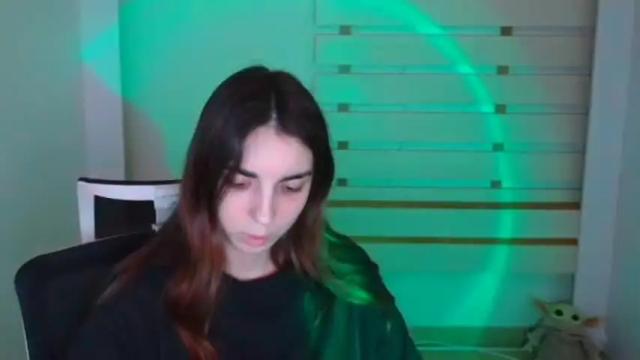 Image 4 of emilie_shy Stream on Chaturbate on 16 months ago