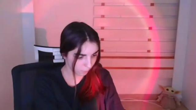 Image 6 of emilie_shy Stream on Chaturbate on 16 months ago