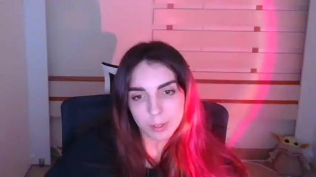 Image 12 of emilie_shy Stream on Chaturbate on 16 months ago