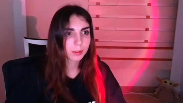 Image 2 of emilie_shy Stream on Chaturbate on 16 months ago